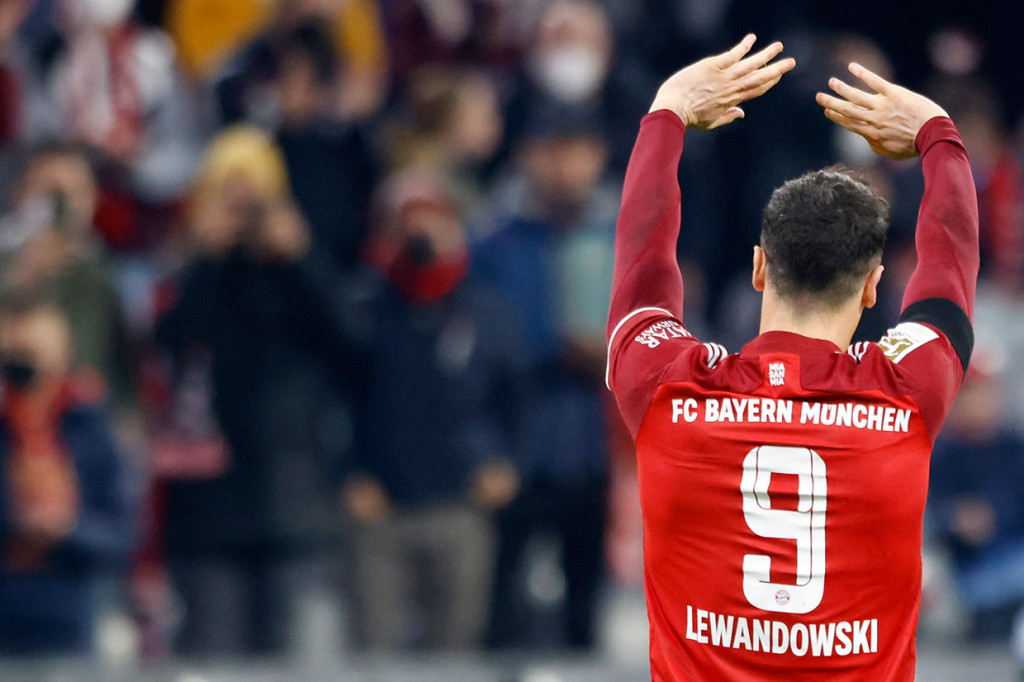 Gol tersebut menjadi penanda sudah 5 musim ia mencetak setidaknya 30 gol dalam semusim di Bundesliga.
