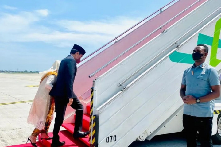 Setibanya di Bandara Internasional Lombok Zainuddin Abdul Madjid, Kabupaten Lombok Tengah, Presiden akan langsung menuju Sirkuit Mandalika di Kawasan Ekonomi Khusus Mandalika.