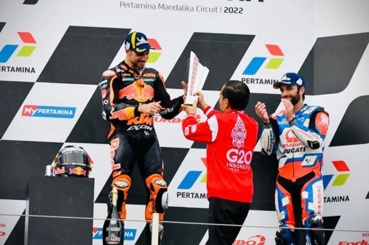 Miguel Oliveira berhasil menjadi yang tercepat dalam balapan seri kedua MotoGP 2022 di Sirkuit Pertamina Mandalika, Lombok, Nusa Tenggara Barat, Minggu, 20 Maret 2022.