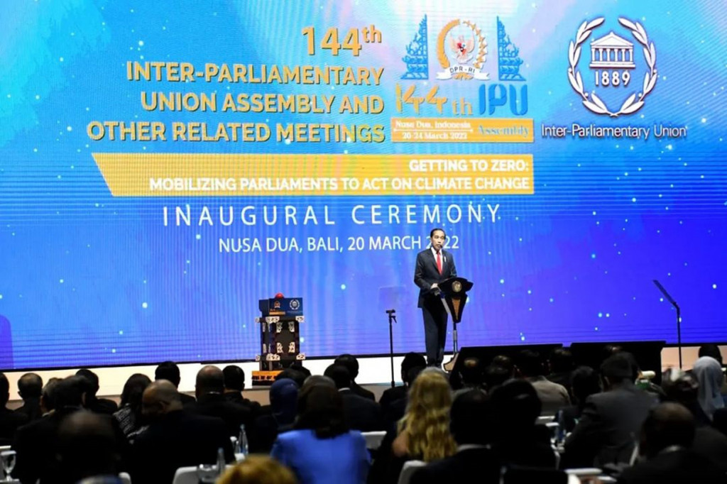 Selama ini, banyak negara hanya mengeluarkan wacana, rencana, tanpa ada kebijakan konkret di lapangan.