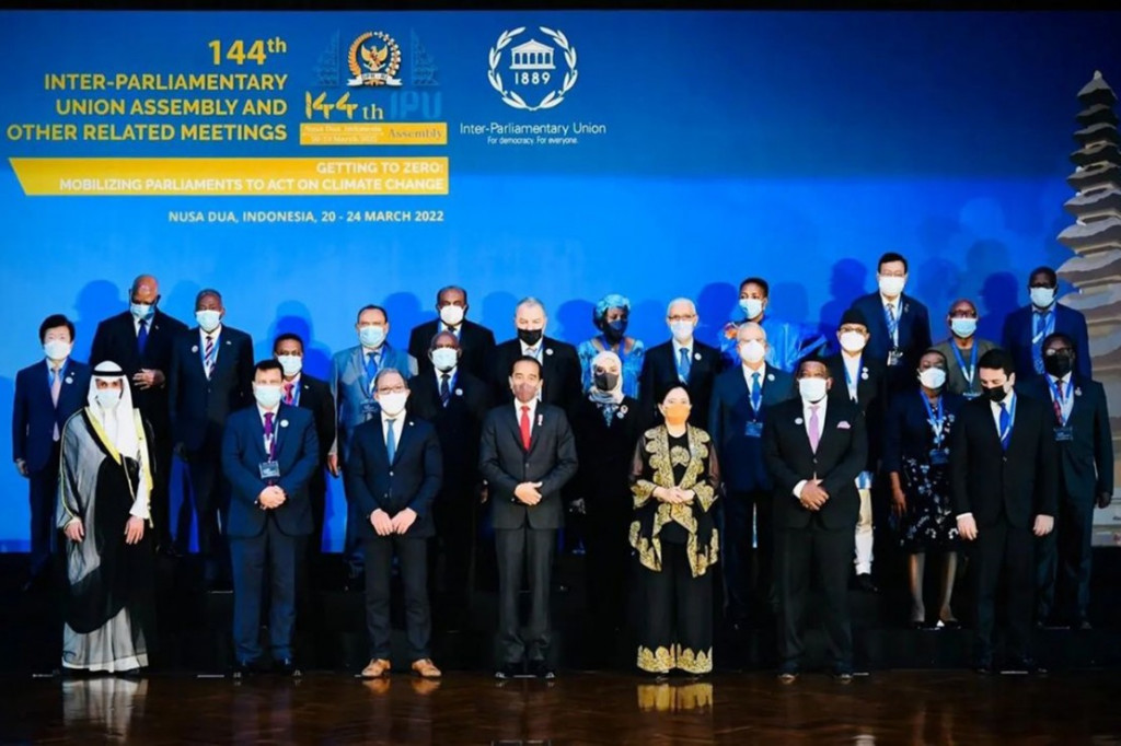 Presiden Joko Widodo didampingi Ketua DPR RI Puan Maharani, menghadiri Peresmian Pembukaan The 144 Assembly of the Inter-Parliamentary Union (IPU) and Related Meetings di Bali International Convention Center, Kabupaten Badung, Provinsi Bali, Minggu, 20 Maret 2022.