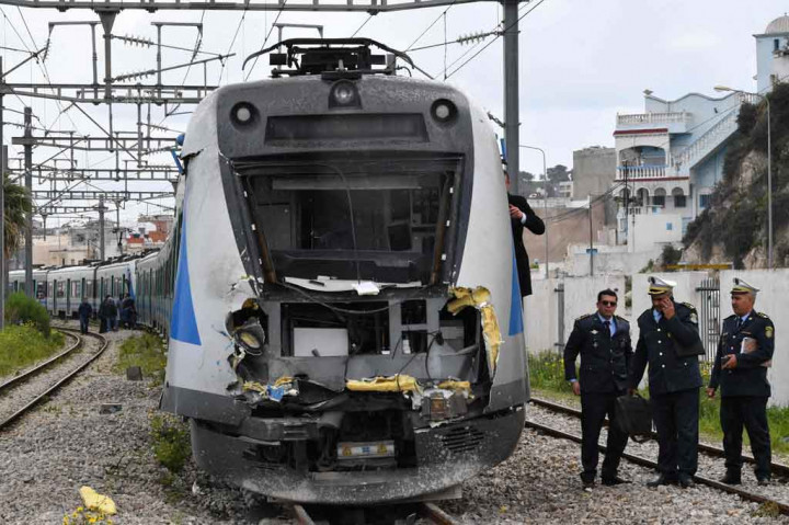 Tabrakan antara dua kereta penumpang terjadi di selatan Ibu Kota Tunisia, Senin, 21 Maret 2022 waktu setempat. Kecelakaan tersebut mengakibatkan 95 orang terluka.