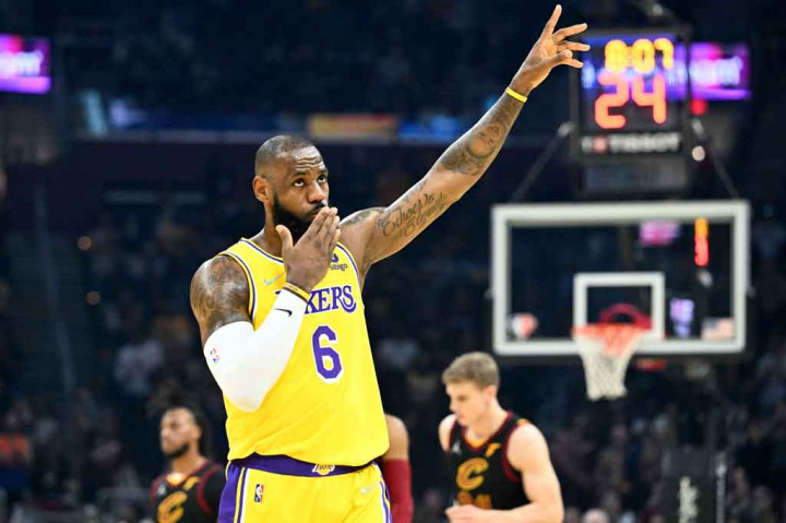  LeBron James meraih triganda demi memastikan Los Angeles Lakers mengakhiri tur tandang mereka dengan kemenangan 131-120 atas Cleveland Cavaliers dalam lanjutan NBA di Rocket Mortgage Fieldhouse, Ohio, Selasa, 22 Maret 2022 WIB.