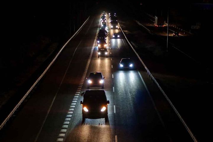 Konvoi sopir taksi dari Madrid, Spanyol datang ke Polandia untuk mengirimkan bantuan dan mengangkut sekitar 135 orang Ukraina dari pusat pengungsi Warsawa kembali ke Spanyol.