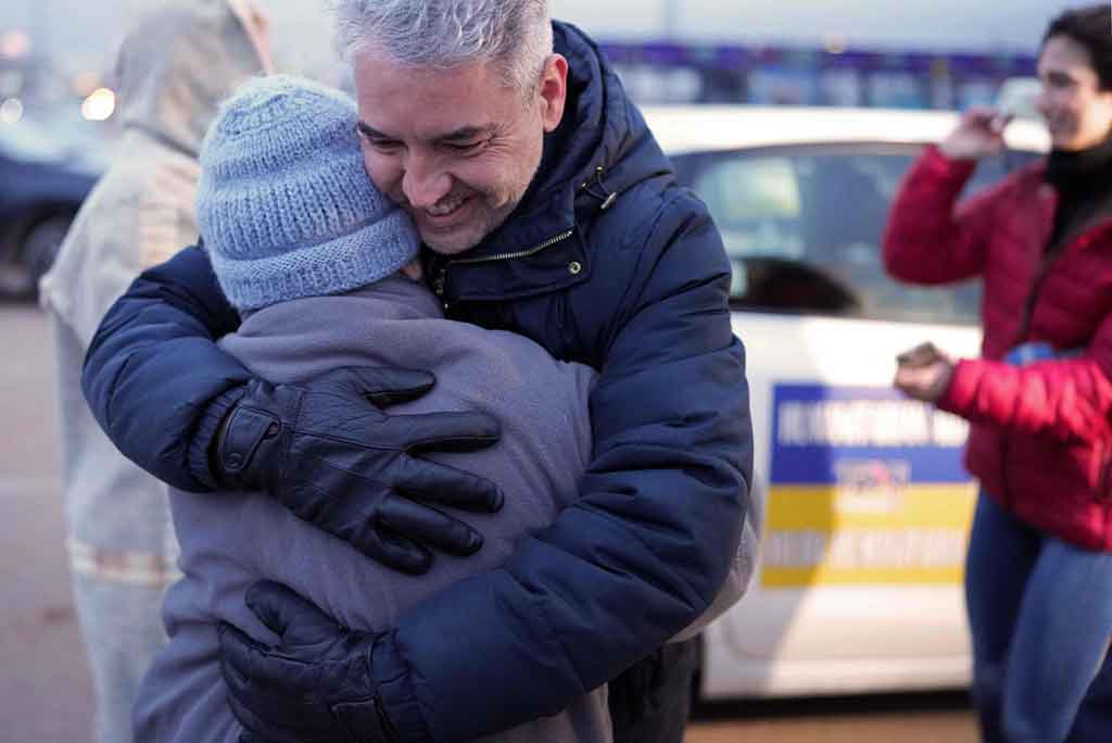 Ide muncul dari diskusi antara pengemudi taksi tentang invasi Rusia ke Ukraina saat mereka menunggu pelanggan di bandara Madrid. 