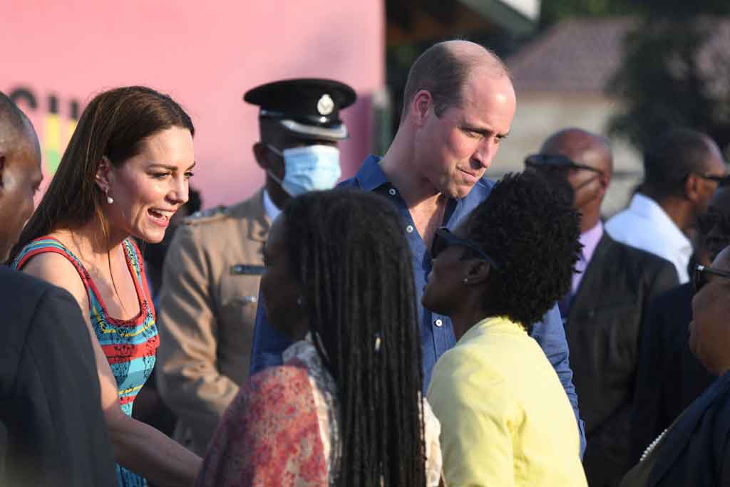 Duke dan Duchess of Cambridge tiba di Kingston untuk singgah selama tiga hari di pulau itu, sebagai bagian dari perjalanan yang lebih besar oleh para bangsawan ke Karibia sebagai pengakuan atas peringatan 70 tahun penobatan Ratu Elizabeth II.