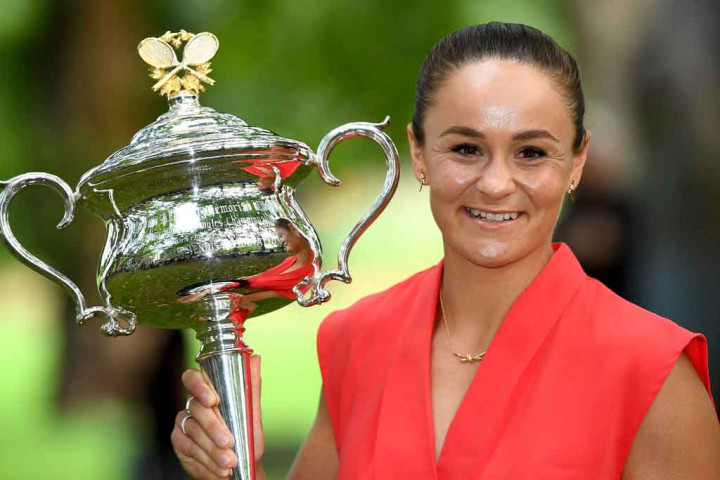 Petenis nomor satu dunia Ashleigh Barty, Rabu, 23 Maret 2022, mengejutkan dunia tenis dengan mengumumkan pensiun dini dari olahraga yang dia geluti pada usia 25 tahun.