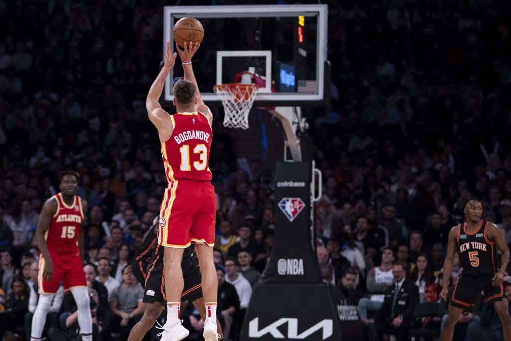 Bogdan Bogdanovic mencetak angka tertinggi musim ini, 32 poin dan pemain asal New York Kevin Huerter menambah 14 bagi Hawks, yang telah memenangi lima dari tujuh gim terakhirnya. Atlanta juga terhindar dari sapu bersih dalam seri empat gim musim ini.