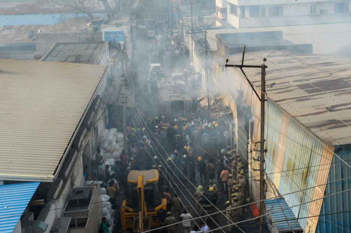 Empat hingga lima pekerja berhasil menyelamatkan diri, sisanya mengalami luka bakar hidup-hidup. Satu orang yang diselamatkan berada dalam kondisi kritis di Rumah Sakit Gandhi.