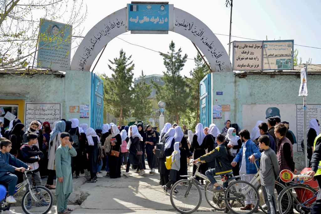 Ada kekhawatiran bahwa Taliban akan menutup semua pendidikan formal untuk anak perempuan, seperti yang mereka lakukan selama masa kekuasaan pertama mereka dari tahun 1996 hingga 2001.