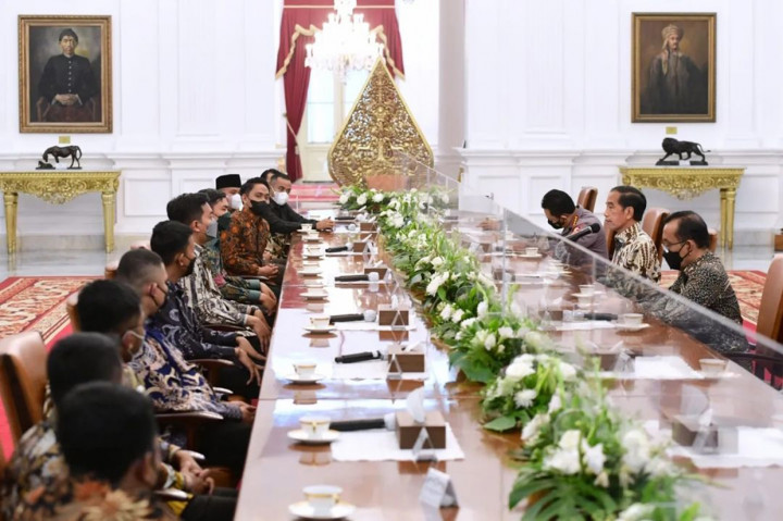 Dalam pertemuan tersebut, para ketua organisasi mahasiswa membahas sejumlah hal mulai dari program Rumah Kebangsaan, Ibu Kota Negara (IKN) Nusantara, hingga stabilitas harga bahan pokok.