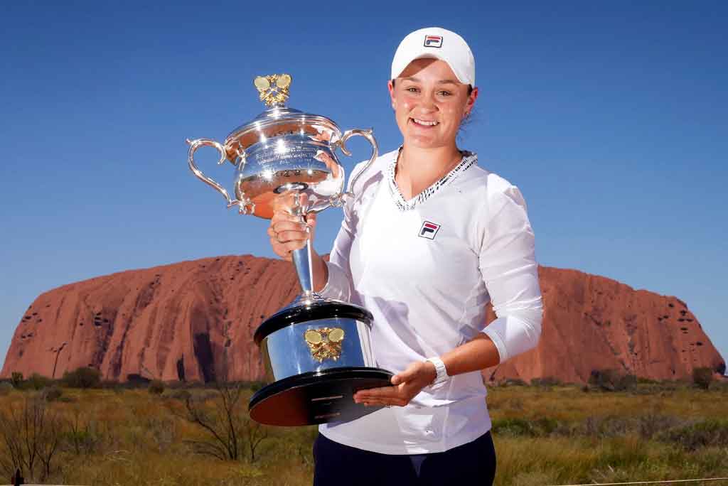Petenis nomor satu dunia Ashleigh Barty, Rabu, 23 Maret 2022, mengejutkan dunia tenis dengan mengumumkan pensiun dini dari olahraga yang dia geluti pada usia 25 tahun.