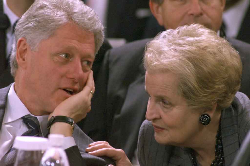 Diangkat oleh Presiden Bill Clinton pertama kali sebagai duta besar untuk PBB, kemudian sebagai diplomat top AS, Albright adalah salah satu negarawan paling berpengaruh di generasinya.