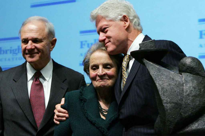 Dalam berkabung atas kematiannya, Clinton mengatakan Albright telah menjadi kekuatan untuk kebebasan, demokrasi dan hak asasi manusia, menyebut kematiannya sebagai kehilangan besar bagi dunia.