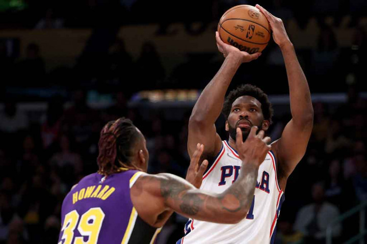 Kemenangan Sixers disokong oleh Joel Embiid yang mengemas dwiganda 30 poin dan 10 rebound, sementara James Harden berkontribusi relatif merata lewat 24 poin, tujuh rebound dan tujuh assist.