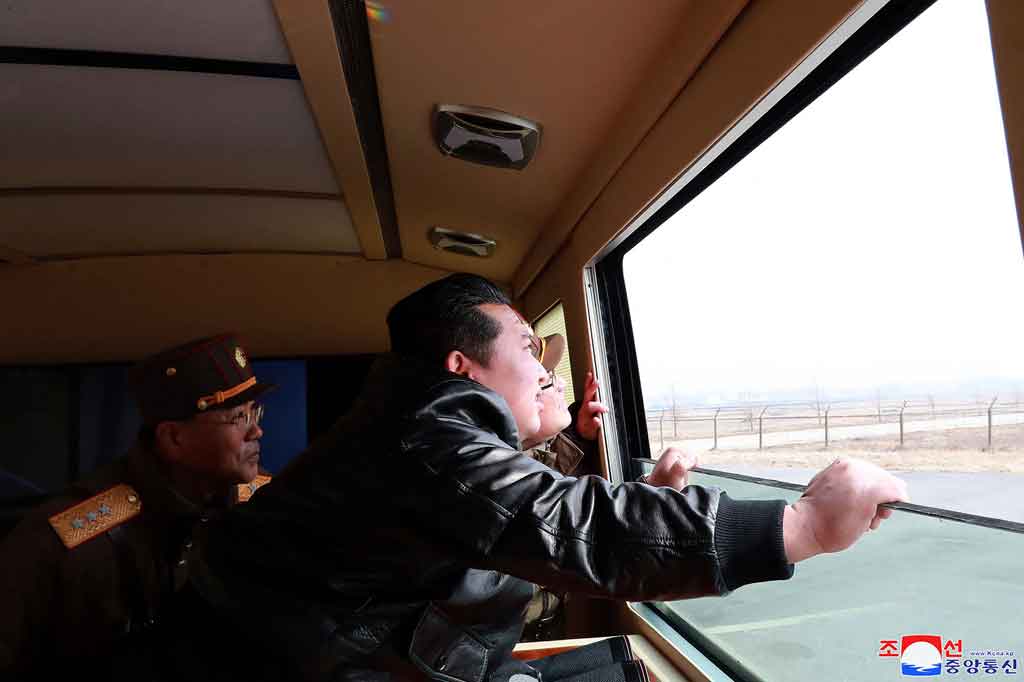 Peluncuran uji rudal balistik antar-benua tipe baru Hwasong-17 dilakukan di bawah bimbingan langsung pemimpin Kim Jong Un. 