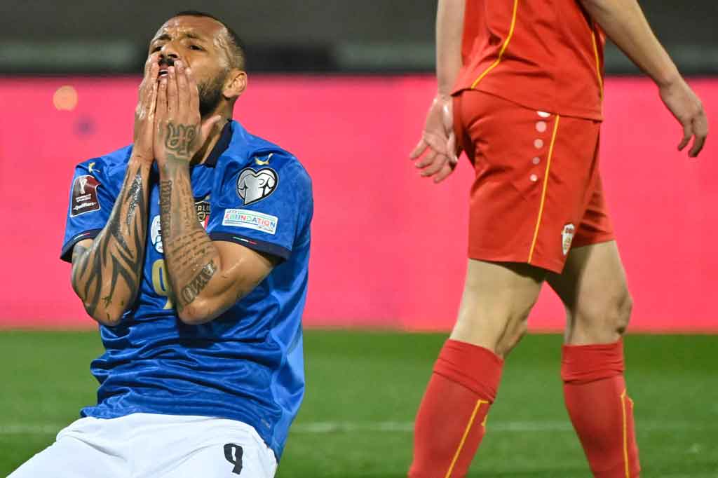 Juara Piala Eropa 2020 tersebut harus absen di dua gelaran Piala Dunia terakhir, setelah pada 2018 silam disingkirkan Swedia di babak play-off pada 2017.