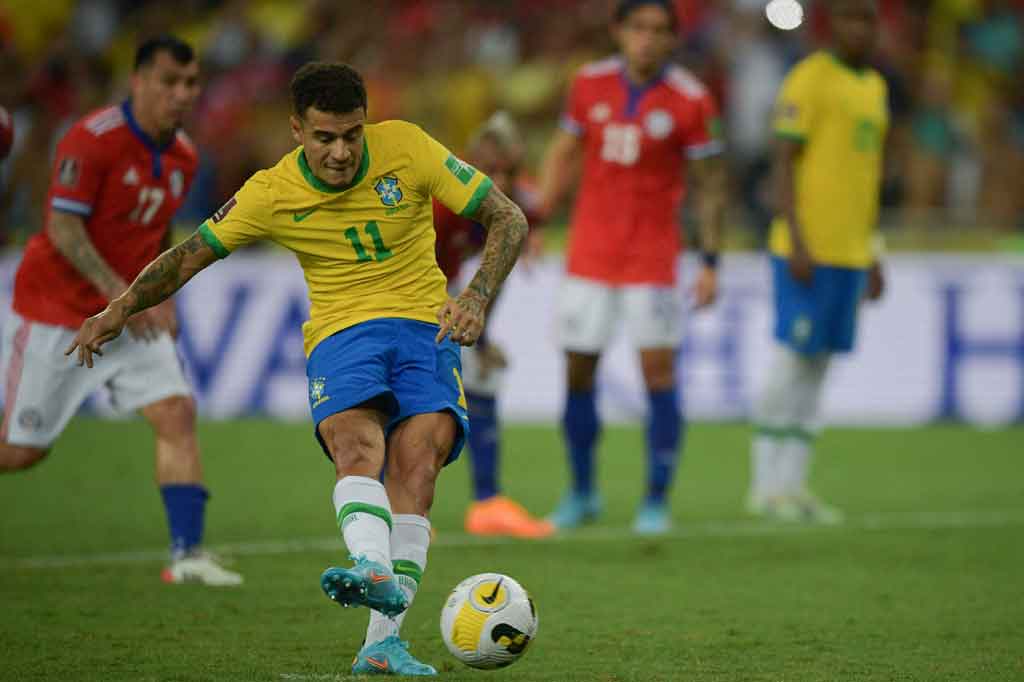 Tim Samba kembali mendapatkan hadiah penalti pada menit ke-69 setelah Bravo melanggar Antony saat hendak mematahkan umpan lambung Marquinhos. Philippe Coutinho yang maju sebagai eksekutor menendang masuk bola ke pojok bawah gawang Chile yang tidak bisa dibendung Bravo. Skor berubah menjadi 3-0.
