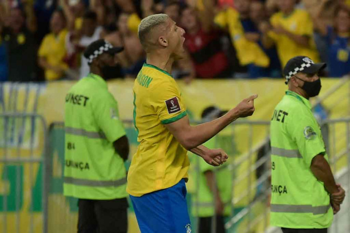 Tim Samba menutup pesta kemenangan menjadi 4-0 pada menit ke-90+1 lewat tendangan kaki kiri Richarlison setelah meneruskan umpan Bruno Guimaraes.