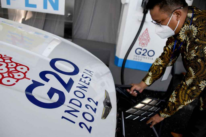 Menurut Presiden, KTT G20 juga bisa menjadi ajang bagi Indonesia untuk menunjukkan diri sebagai salah satu negara terdepan dalam pengembangan kendaraan listrik.