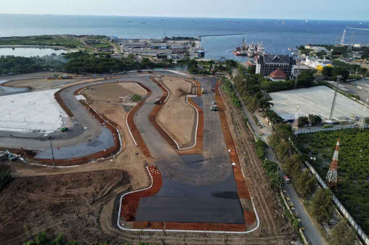 Foto udara sirkuit Formula E, Ancol, Jakarta, Jumat, 25 Maret 2022. PT Jakarta Propertindo (Jakpro) menyatakan, konstruksi sirkuit Formula E Jakarta sudah mencapai 87,9 persen.