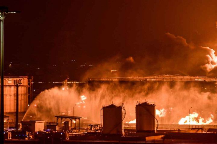 Serangan pemberontak juga menghantam stasiun listrik dan fasilitas air di provinsi Jizan, yang berbatasan dengan Yaman. Koalisi pimpinan Saudi yang memerangi pemberontak yang didukung Iran mengkonfirmasi serangan tersebut.