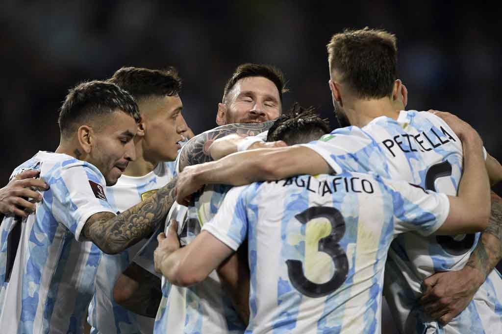 Tim Tango kembali memperbesar jarak mereka pada menit ke-82. Kini giliran Messi yang mencatatkan namanya di papan skor setelah menerima umpan manis dari Angel di Maria. Kedudukan 3-0 bertahan hingga laga usai.