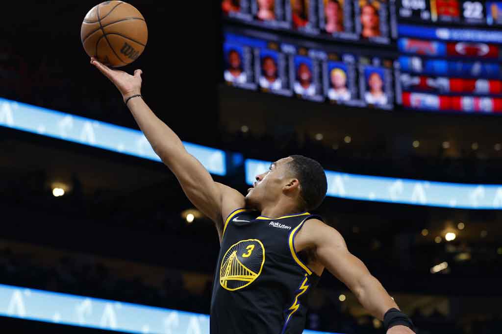 Klay Thompson memimpin Warriors dengan 37 poin, Jordan Poole menyusul dengan dwiganda 24 poin dan 10 assist, serta Gary Payton II menyumbang 14 poin.