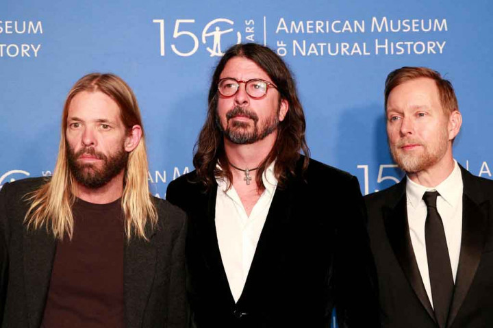 Dia sebelumnya menjadi drummer untuk penyanyi indie Kanada Alanis Morissette pada 1995-1997.