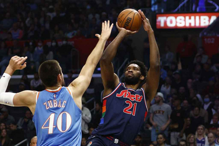 Harden dan Embiid sama-sama mengemas dwiganda masing-masing lewat 29 poin dan 15 rebound, serta 27 poin dan 10 rebound bagi Sixers yang musim ini menorehkan catatan sempurna dalam dua lawatan ke Crypto.com Arena, mengalahkan Clippers dan Los Angeles Lakers.