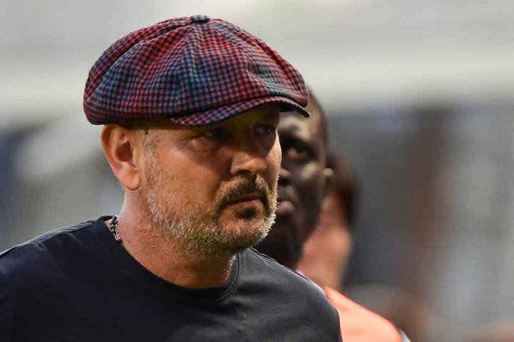 Pelatih Bologna Sinisa Mihajlovic, yang telah berjuang melawan leukemia sejak 2019, pada Sabtu, 26 Maret 2022, mengumumkan bahwa ia akan dirawat di rumah sakit lagi karena risiko kambuh.