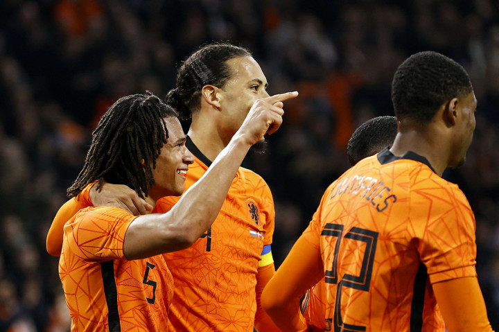 Dua gol de Oranje, julukan timnas Belanda, lainnya dibukukan oleh Nathan Ake (menit ke-29) dan Memphis Depay (38'). 