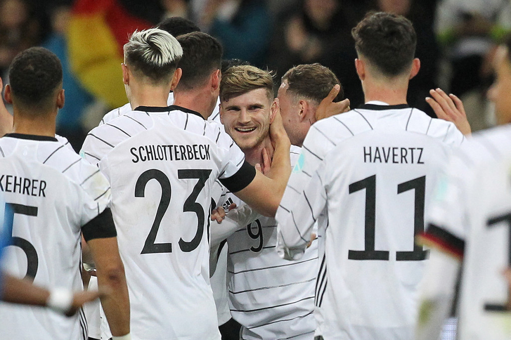 Timo Werner melakukan selebrasi usai mencetak gol ke gawang Timnas Israel.