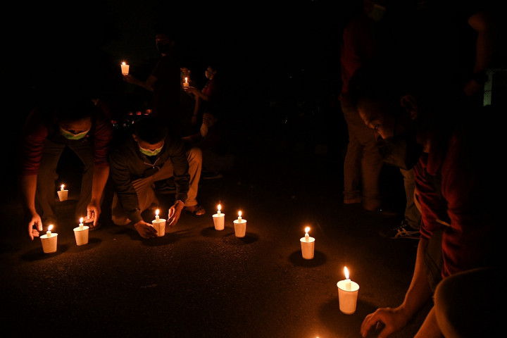 Tak hanya area SCBD, beberapa jalan di Jakarta turut padam serempak tepat pukul 21.30 WIB.
