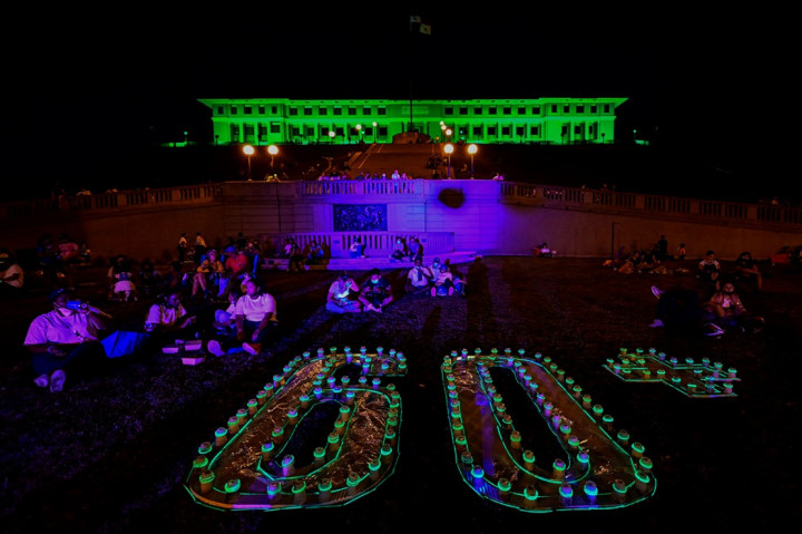 Peringatan Earth Hour 2022 di Berbagai Negara
Jakarta: Sejumlah negara di dunia memperingati Earth Hour 2022 pada Sabtu, 26 Maret 2022, malam. Saat peringatan tersebut, lampu yang menerangi rumah maupun bangunan dimatikan sementara.