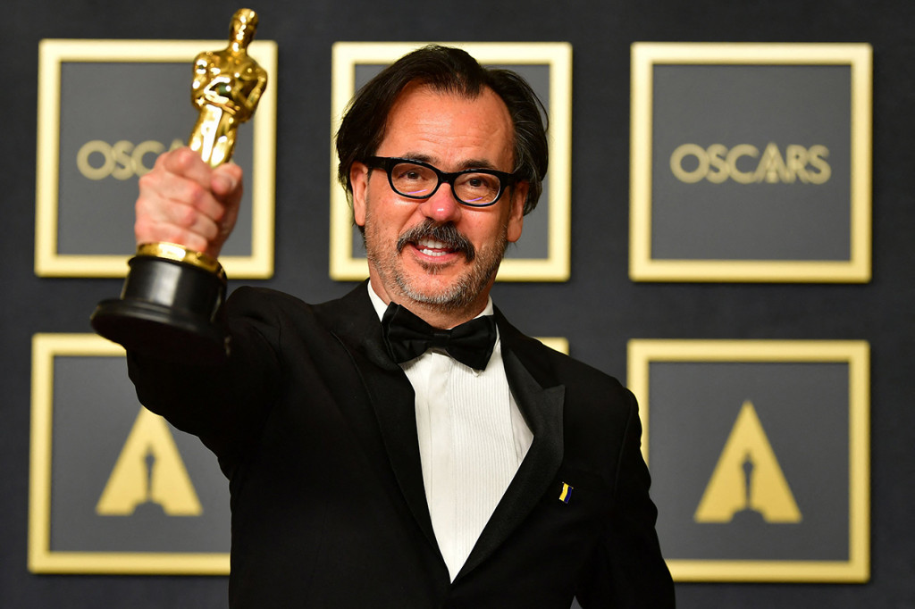 Joe Walker berpose dengan penghargaan untuk Best Editing untuk