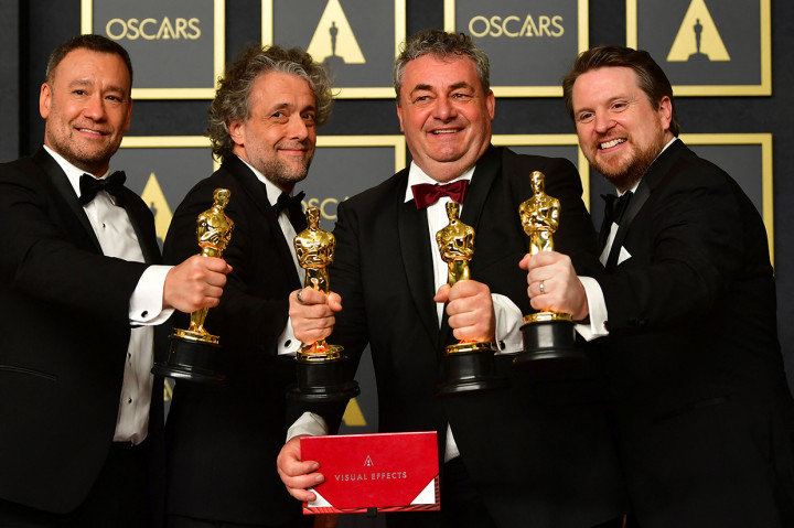 Tim Visual Effects (dari Kiri ke Kanan) Brian Connor Paul Lambert, Gerard Nefzerin dan Tristan Myles, berpose di ruang pers Oscar ke-94 di Dolby Theatre di Hollywood, California pada 27 Maret 2022.