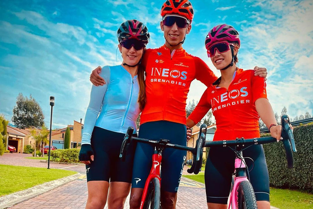 Bernal merupakan pembalap termuda yang menjuarai Tur dalam kurun waktu lebih dari satu abad dan baru-baru ini dia memperpanjang kontraknya bersama tim Ineos Grenadiers hingga 2026.