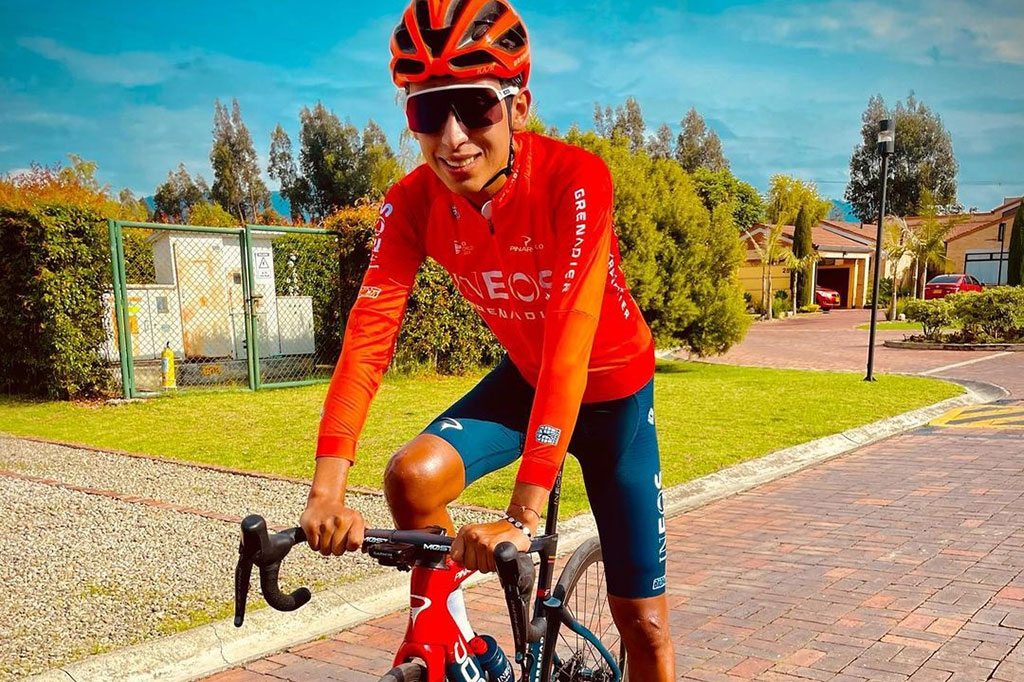 Pembalap sepeda asal Kolombia Egan Bernal merasa bahagia bisa kembali memacu sepedanya, hanya dua bulan setelah mengalami kecelakaan fatal yang membuatnya harus beberapa kali dioperasi.