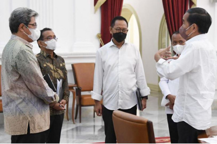 Presiden Joko Widodo menerima Kepala dan Wakil Kepala Badan Otorita Ibu Kota Nusantara (IKN) di Istana Merdeka, Jakarta, pada Selasa, 29 Maret 2022. 