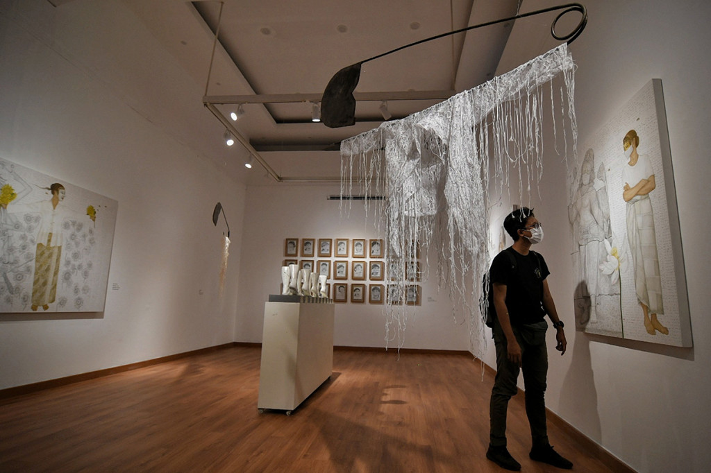 Suasa Pameran Indonesian Women Artists #3: Infusions Into Contemporary Art di Galeri Nasional, Jakarta, Selasa, 29 Maret 2022. 