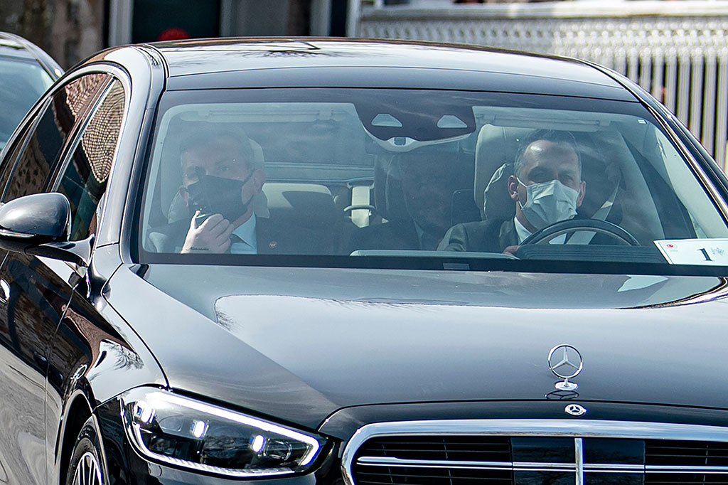 Berbagai tanda bermunculan sejak awal perang bahwa Abramovich berupaya mendorong perundingan. Ia pada Maret melakukan kunjungan ke Ukraina, Rusia, Turki dan Israel. Dua kapal pesiar mewah miliknya ditambatkan di daerah wisata Turki dan kehadiran Abramovich membuat terkejut setidaknya satu diplomat Ukraina.