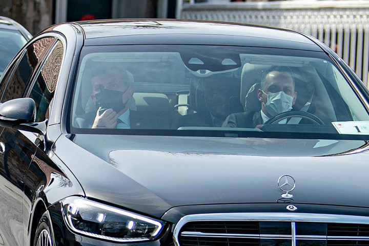 Berbagai tanda bermunculan sejak awal perang bahwa Abramovich berupaya mendorong perundingan. Ia pada Maret melakukan kunjungan ke Ukraina, Rusia, Turki dan Israel. Dua kapal pesiar mewah miliknya ditambatkan di daerah wisata Turki dan kehadiran Abramovich membuat terkejut setidaknya satu diplomat Ukraina.