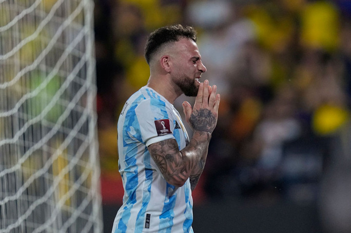 Pada menit ke-41, Argentina berpeluang memperbesar keunggulan. Namun sayang Niolas Otamendi gagal memanfaatkan umpan Rodrigo De Paul untuk menjadi gol. Skor 1-0 bertahan sampai turun minum.