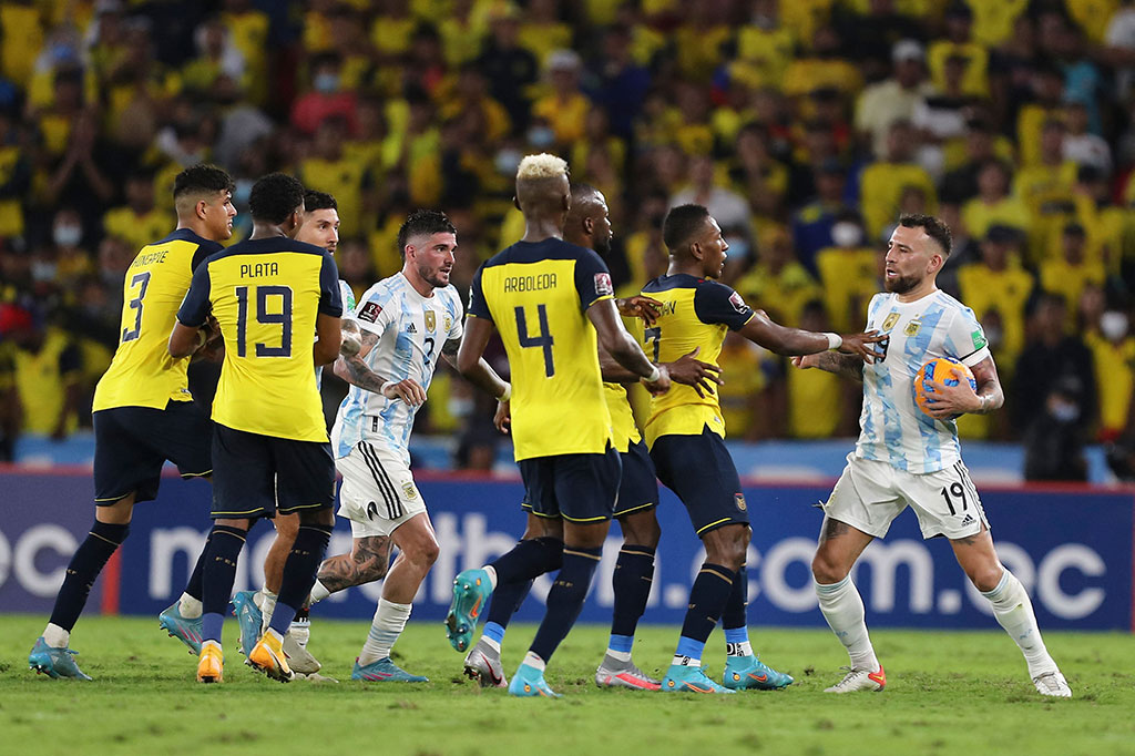 Sempat terjadi keributan antara pemain Ekuador dan Argentina pada menit ke-66, yang harus dilerai oleh wasit.