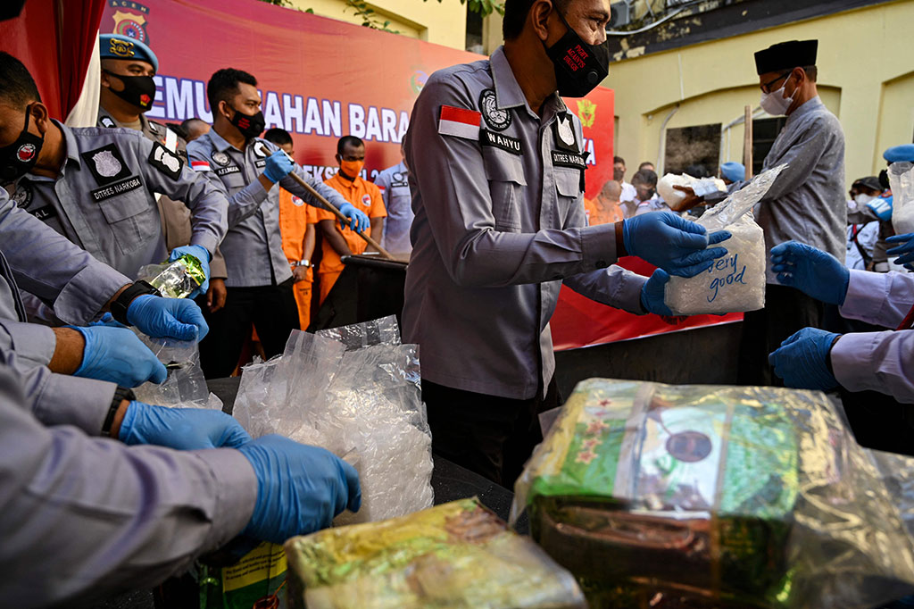 Polda Aceh bersama Kanwil Bea Cukai Kepulauan Riau (Kepri) dan Kanwil Bea Cukai Aceh memusnahkan narkotika jenis sabu 357,9 kilogram, ekstasi 206.638 butir, dan happy five 19.856 butir yang disita dari delapan tersangka jaringan internasional.