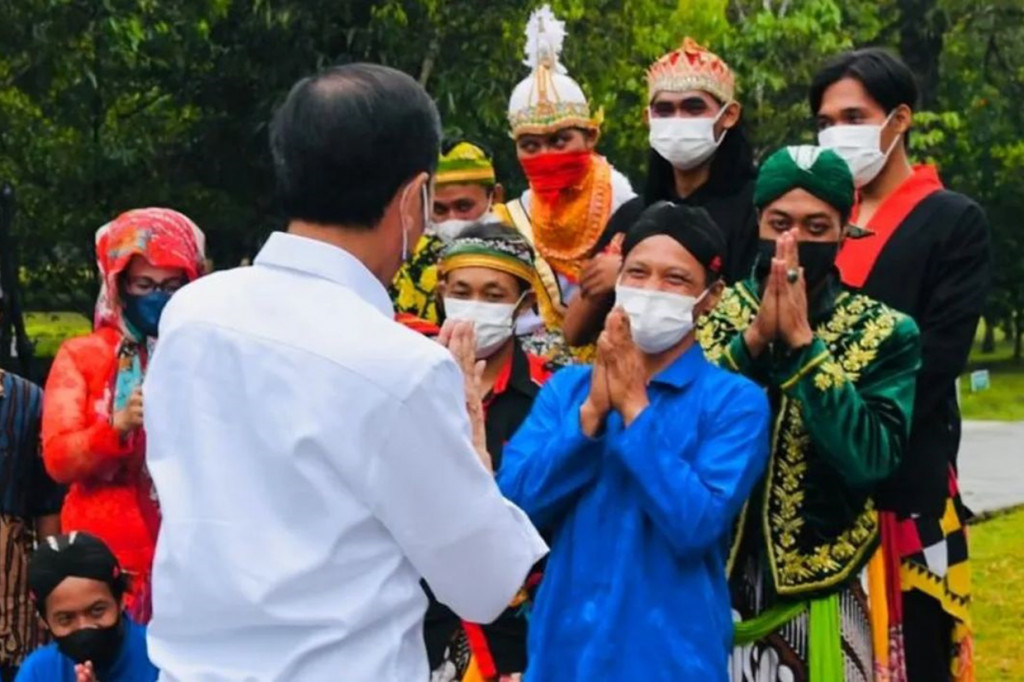 Selain dari sisi infrastruktur, Jokowi juga menilai penting penyelenggaraan ajang-ajang seni budaya secara rutin di destinasi wisata Tanah Air, termasuk Candi Borobudur. Menurutnya, pagelaran seni tersebut akan dapat menarik banyak wisatawan untuk mengunjungi Indonesia.