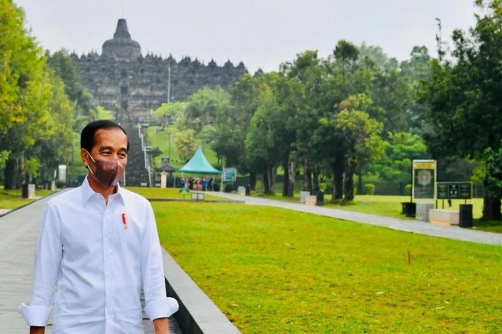 Saat meninjau Candi Borobudur pada Rabu, 30 Maret 2022, Presiden Joko Widodo menyampaikan, pemerintah telah melakukan perbaikan besar di Candi Borobudur selama dua tahun terakhir.