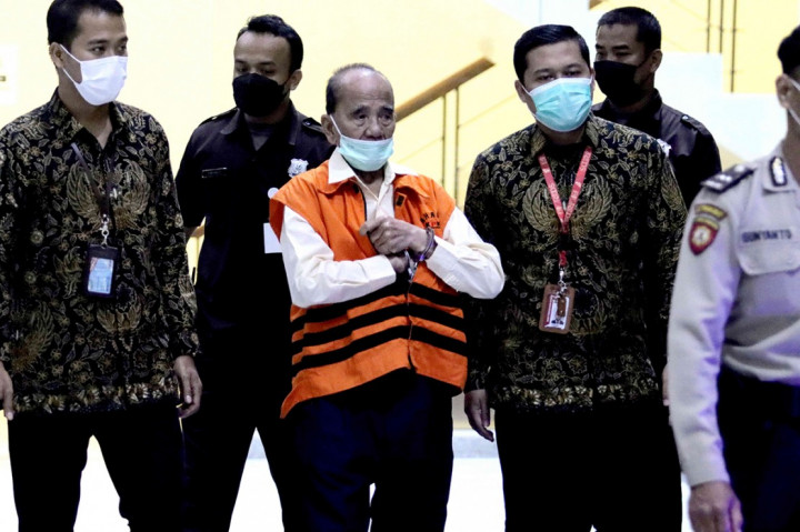 Annas Maamun kembali ditahan KPK dalam dugaan tindak pidana korupsi pemberian hadiah atau janji terkait dengan pengesahan RAPBDPTA 2014 dan R-APBD TA 2015 Provinsi Riau, Rabu, 30 Maret 2022.