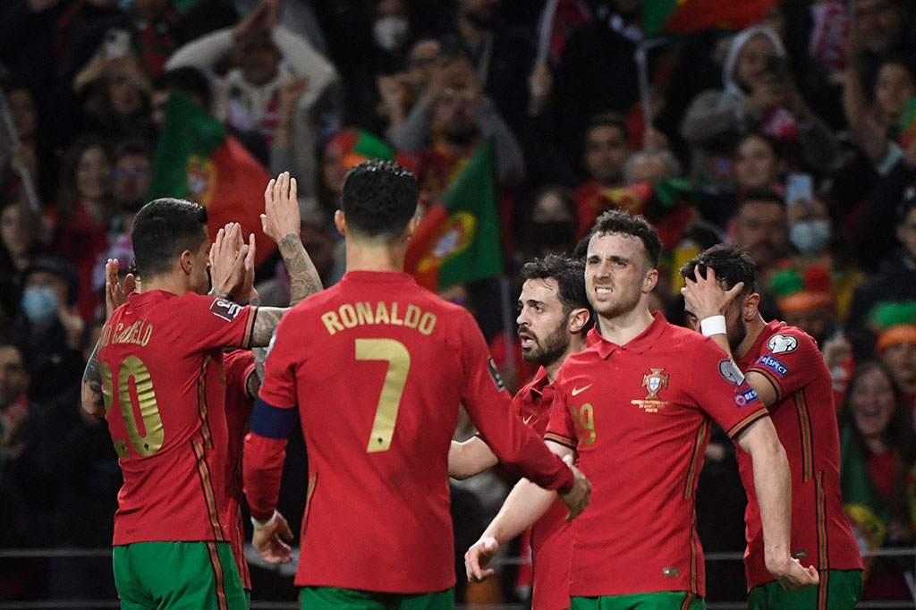 Portugal melaju ke Piala Dunia 2022 Qatar setelah mengalah Makedonia Utara dengan skor 2-0 pada partai final playoff kualifikasi zona Eropa jalur C di Stadion Do Dragao, Porto, Rabu, 30 Maret 2022 dini hari WIB. Dua gol A Selecao dicetak oleh bruno Fernandes.